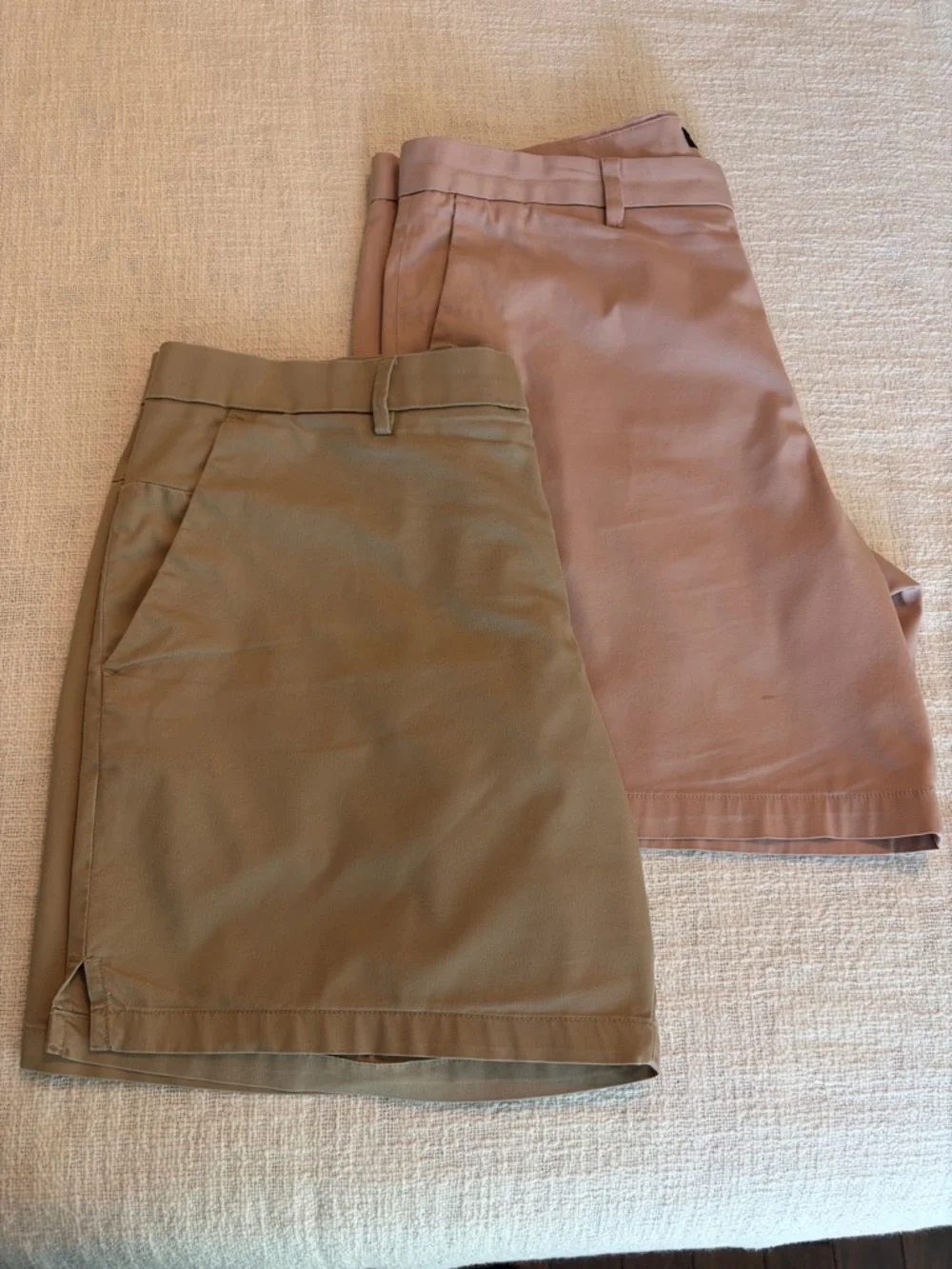 Two Banana Republic Aiden cut men’s shorts in Tan and Dusty Rose